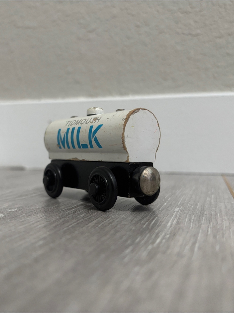 Wooden Tidmouth Milk Car - Thomas & Friends